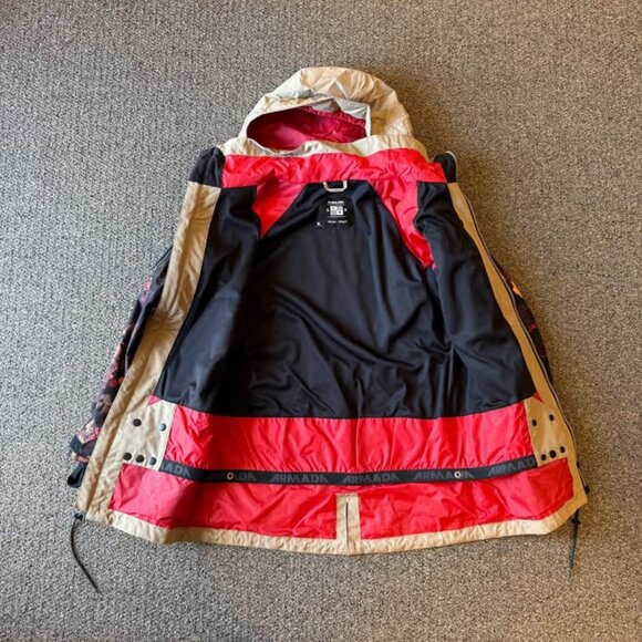 Armada Women's Gypsum Jacket in Floral/ Beige size Medium - Picture 3 of 5